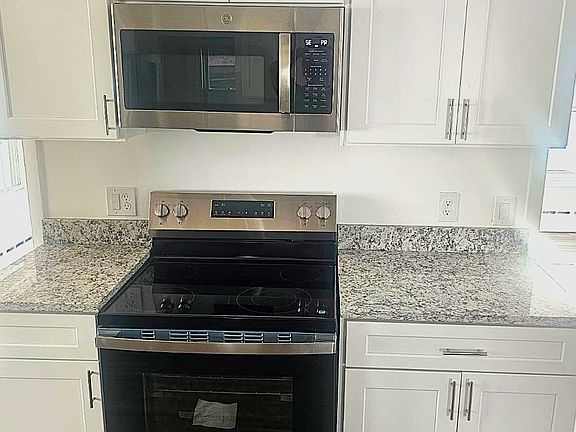 4th image of 40 Edwards St