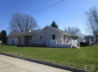 188 7th St SW, Britt, IA 50423