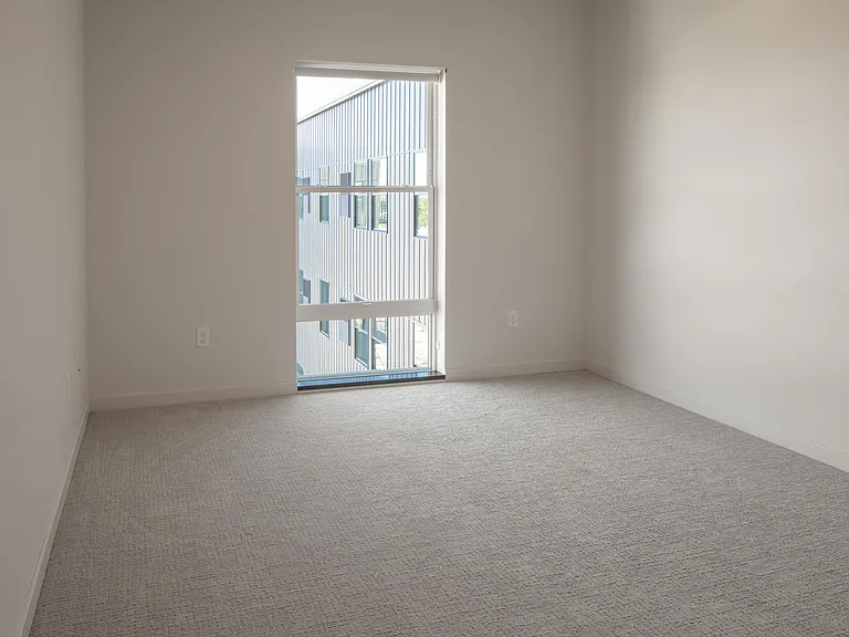 Riverhouse Apartments — Photo 14