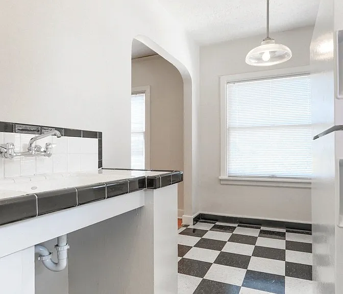 2503 NW Raleigh St — Photo 6