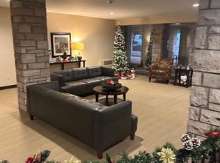 401 Ascot Dr APT 2H, Park Ridge, IL 60068