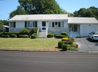 34 Edgehill Dr, East Haven, CT 06512