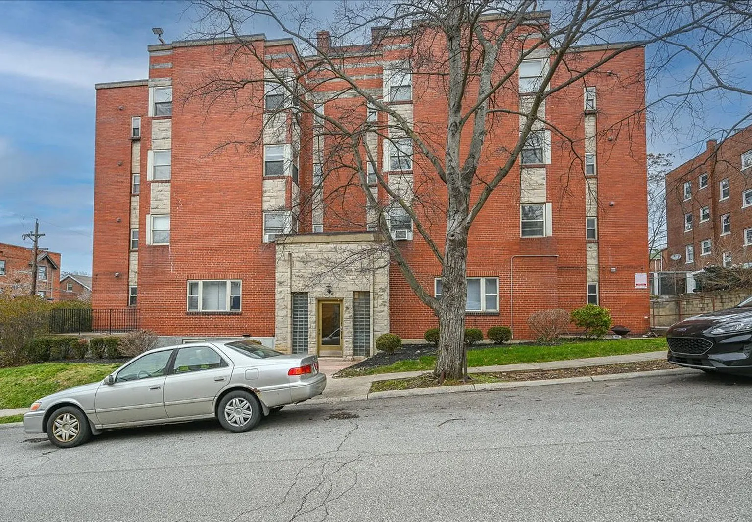2 bed, 1.0 bath, 800 sqft, $1,175 — Photo 1