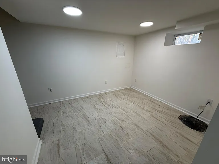 374 Chaplin St SE — Photo 21