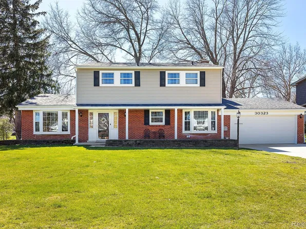 30323 Wicklow Rd, Farmington Hills, MI 48334