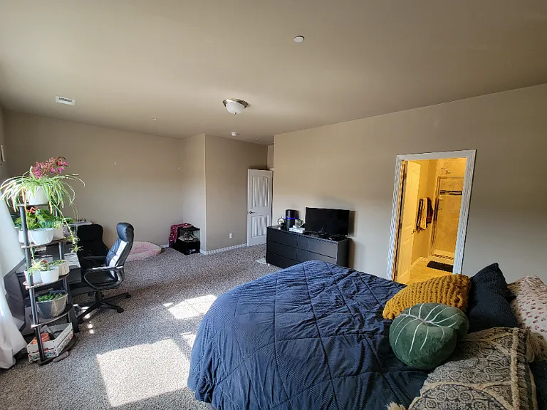 2431 Crown View Dr #2 — Photo 7