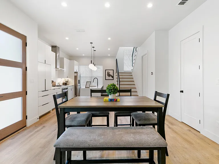 2513 Winnetka Ave — Photo 23