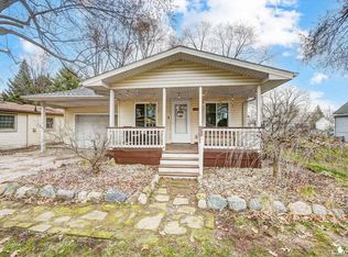 10712 Elmhurst St, Luna Pier, MI 48157