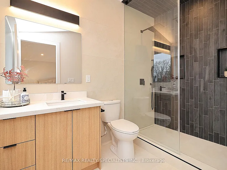 1048 Roosevelt Rd #MAIN — Photo 22