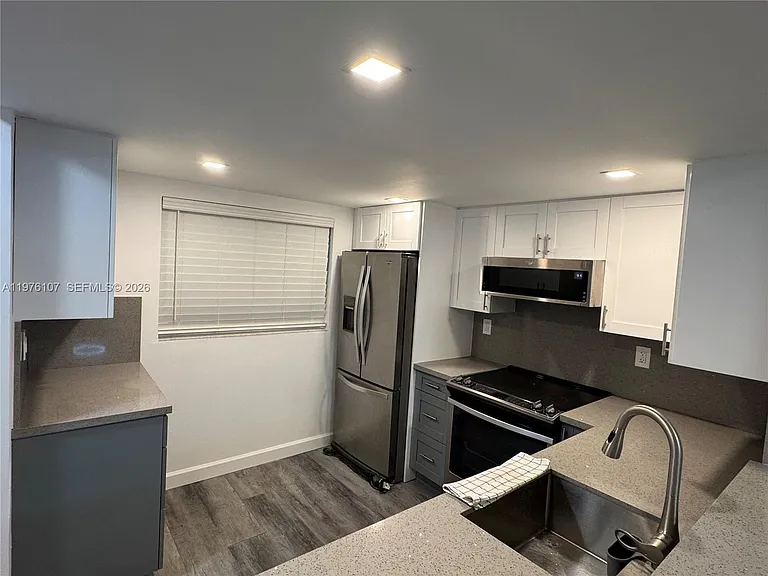 4000 NE 170th St #206 — Photo 7
