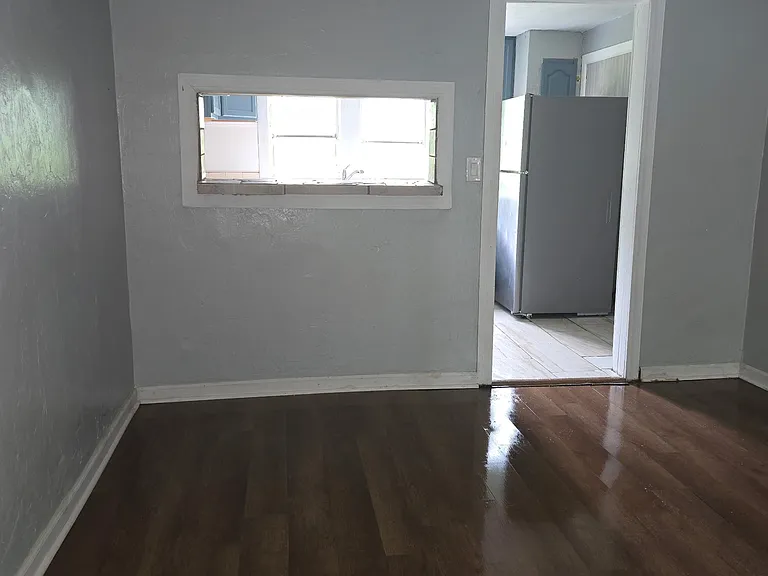 149 SW Balboa Pl — Photo 2