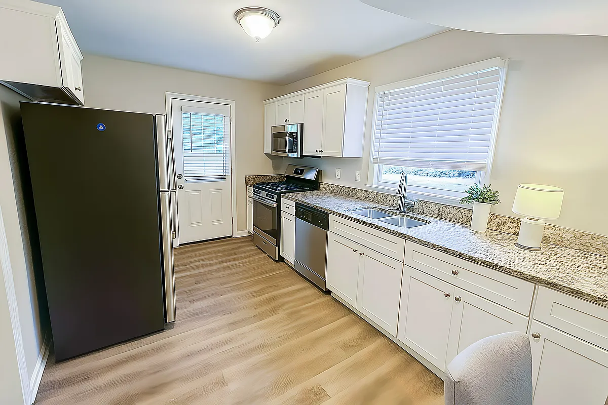 Building Photo - Wisteria Ln SW