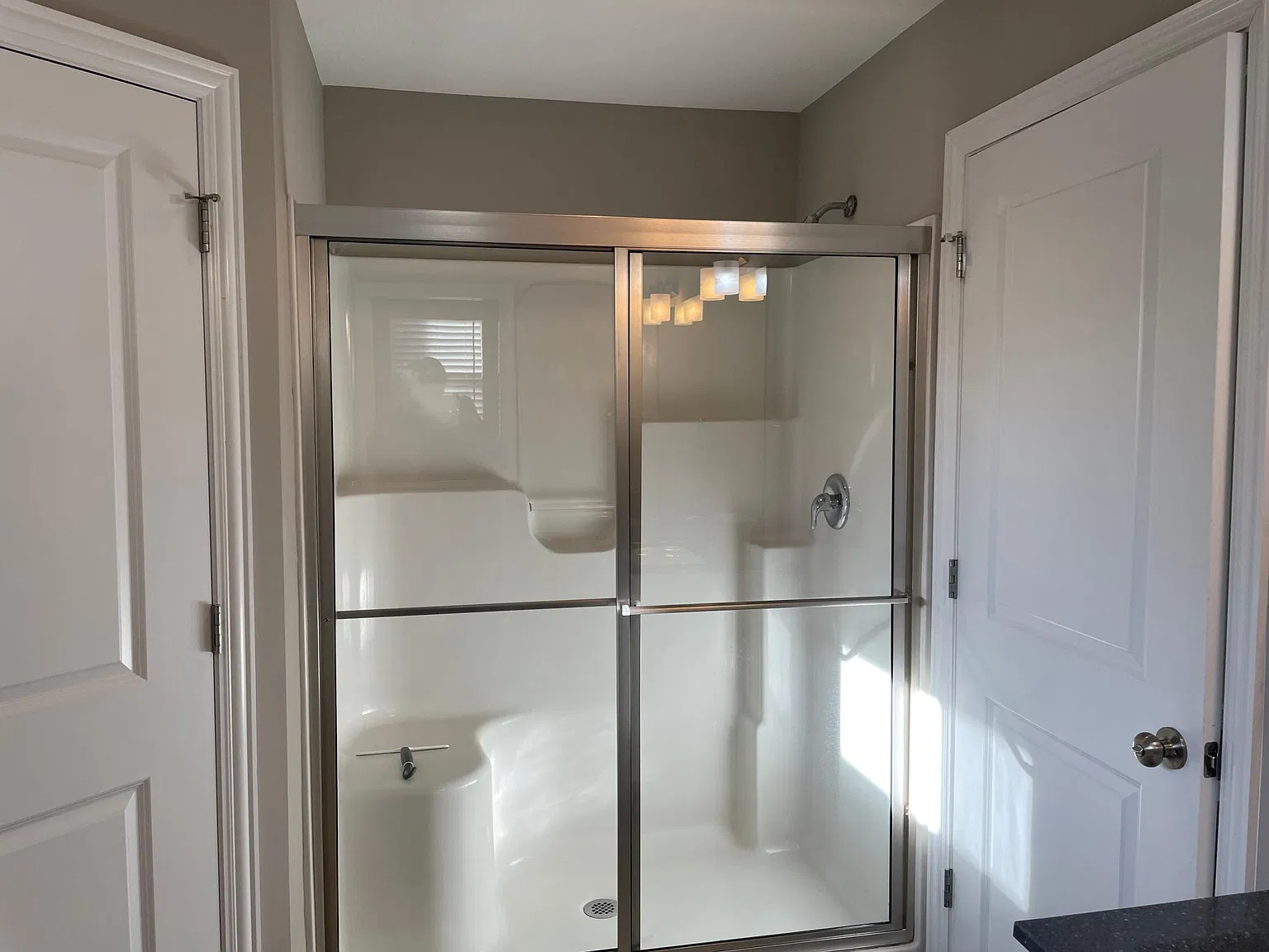 701 Rutland Dr — Photo 2