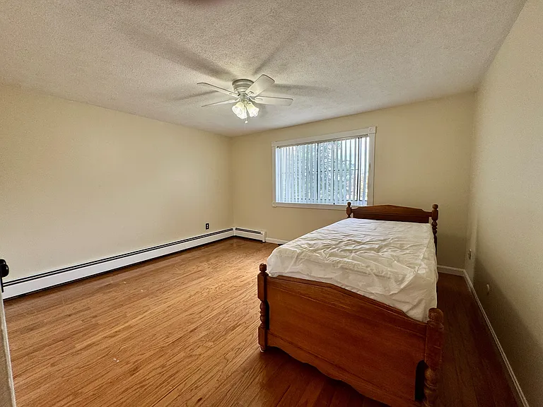 126 Mammoth Rd #19 — Photo 11