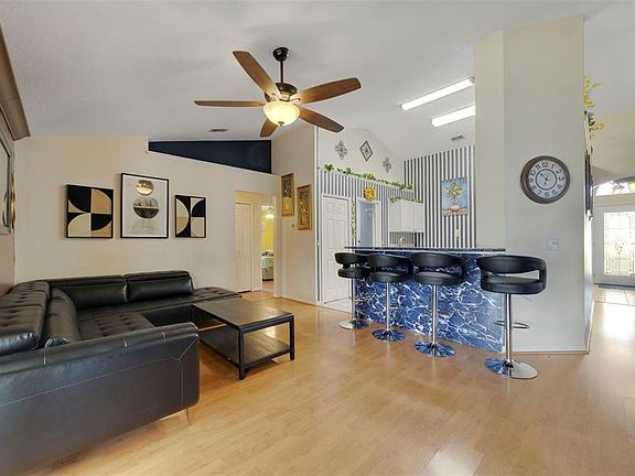 3rd image of 255 LOMA DEL SOL DRIVE