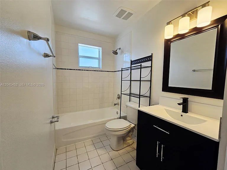 1627 NW 18th St #201 — Photo 11