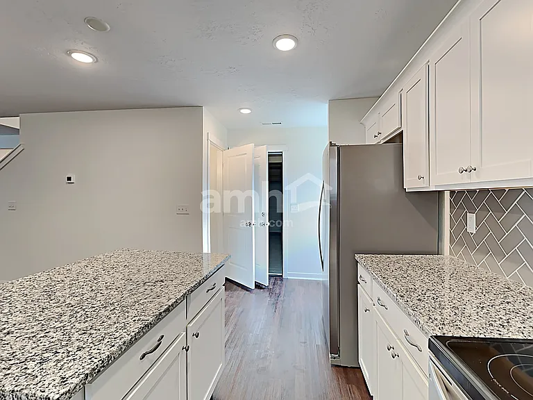 4537 N Alester Ave — Photo 4