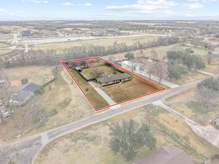 3327 Carriage Cir — Photo 40