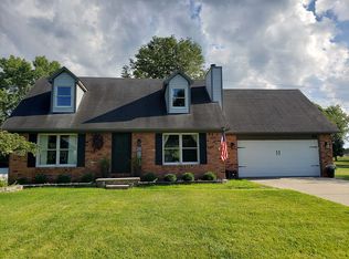 1155 Eagle Nest Dr, Rochester, MI 48306