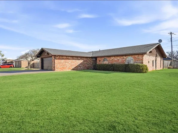 405 W Adams St, Mangum, OK 73554