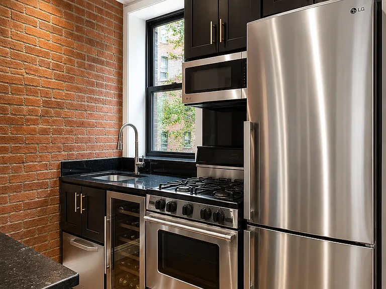 438 W 52nd St #4B — Photo 5