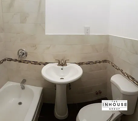 Rented by The InHouse Group | media 16