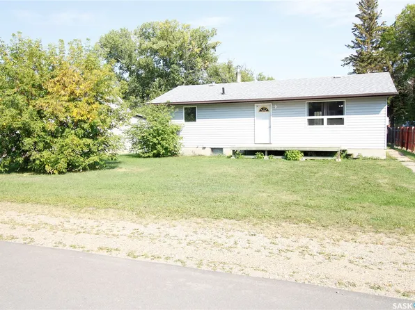 813 Cartier Street, Whitewood, SK S0G 5C0