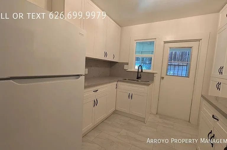 6307 N Aldama St — Photo 10