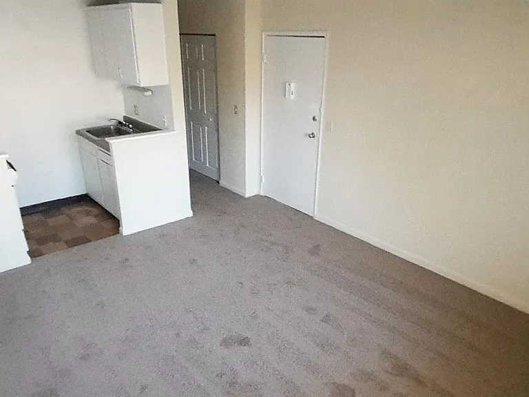 249 Senator Pl — Photo 2