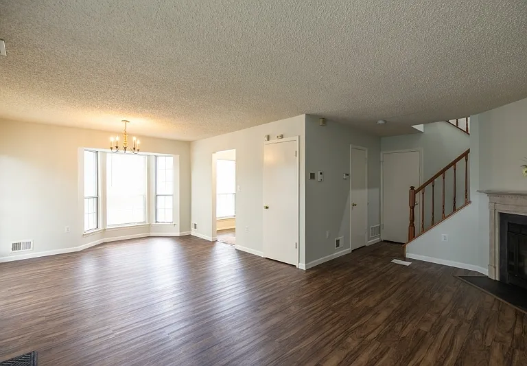 361 Hadleigh Ln — Photo 12