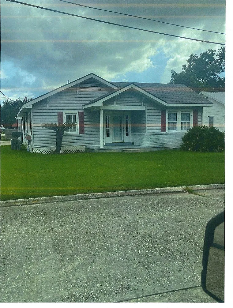 220 Sunset Avenue — Photo 1