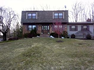 8 Capt Faldermeyer Dr, Stony Pt, NY 10980