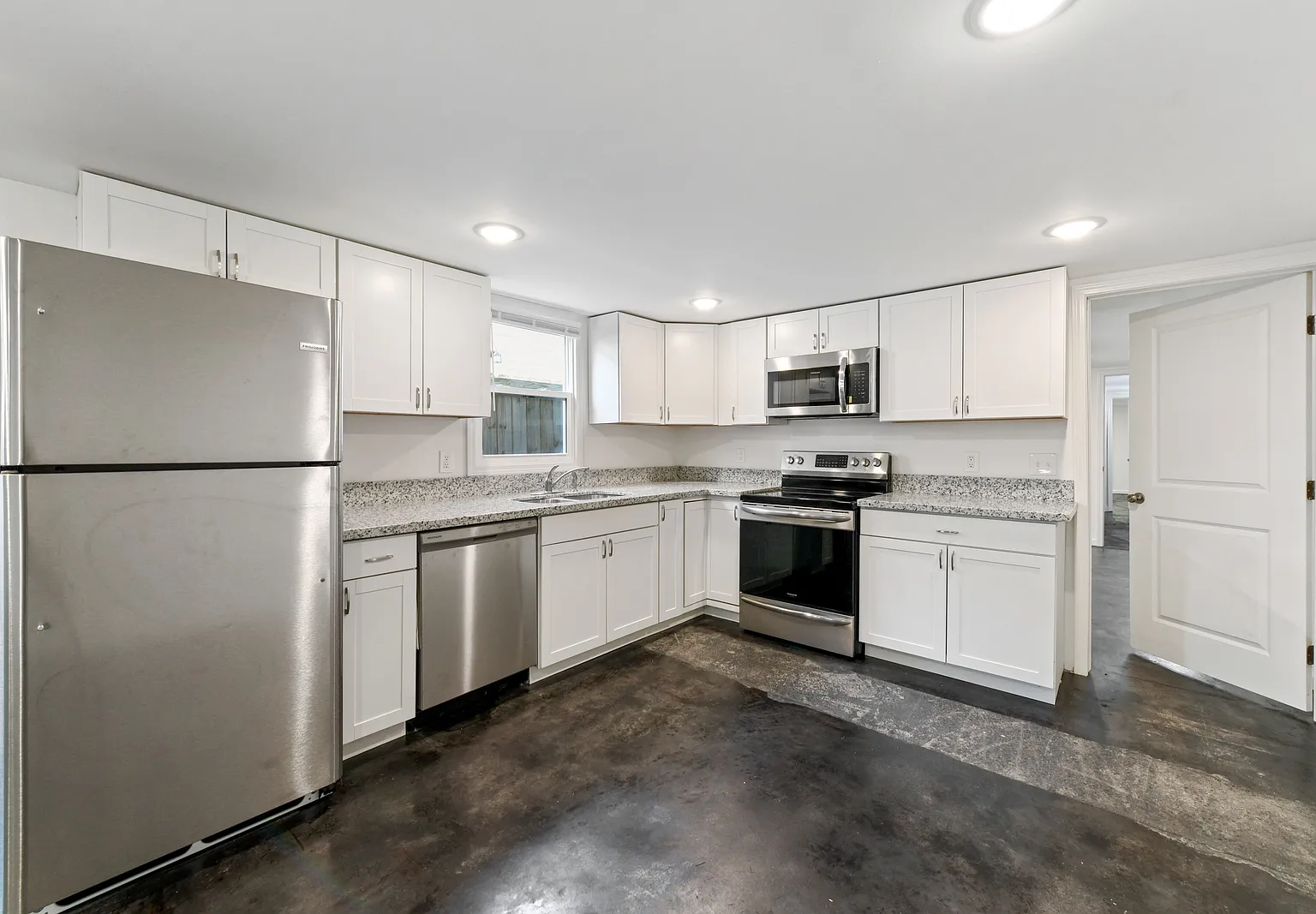 2 bed, 1100 sqft, $1,200 — Photo 3