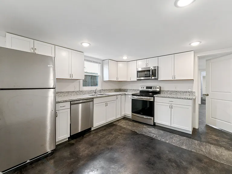 2215 Onzaga St #A — Photo 3