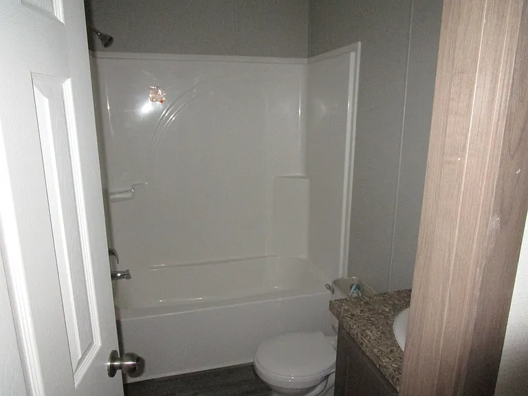 Colonial Oaks — Photo 18