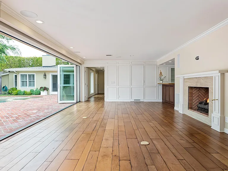 4211 Toluca Lake Ave — Photo 10