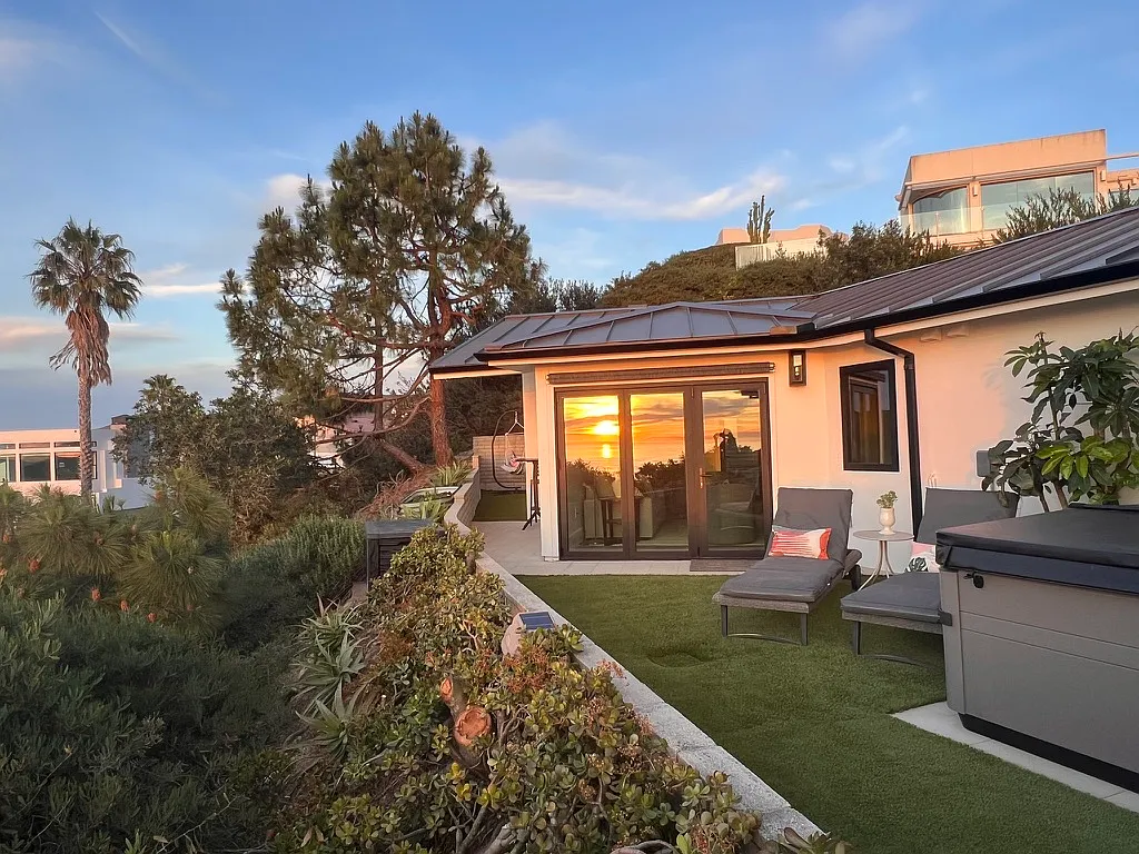 1356 Coral Dr — Photo 2