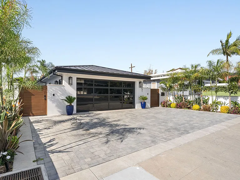 34051 Alcazar Dr — Photo 2