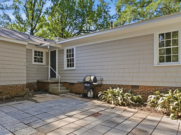 4047 Robin Dr — Photo 5