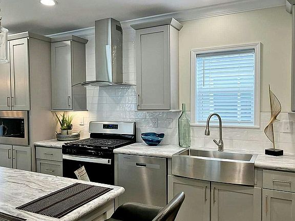5th image of 206 Hialeah Ln