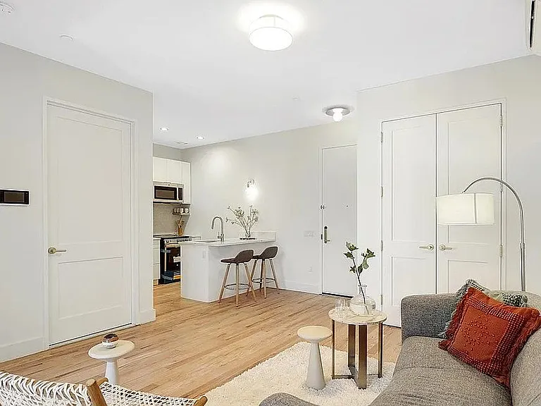 150 Eagle St #3R — Photo 6