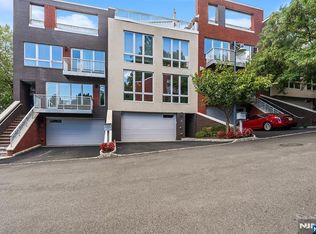 18 Vela Way, Edgewater, NJ 07020