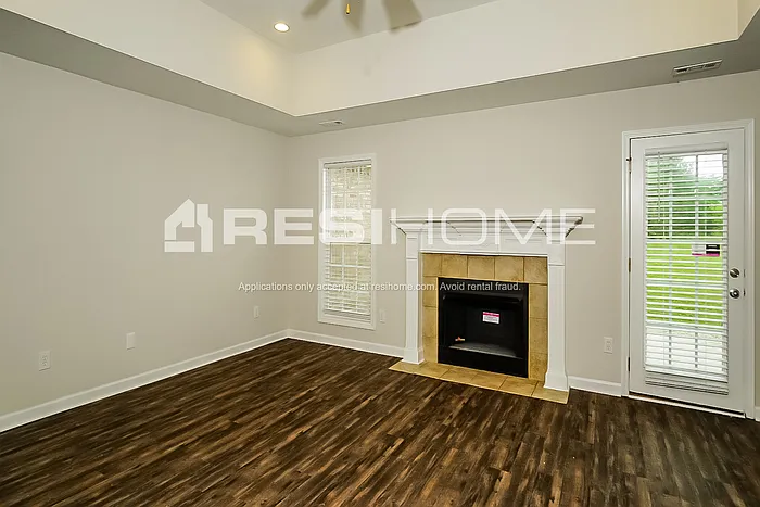 3 bed, 2.0 bath, 1525 sqft, $1,620 — Photo 2