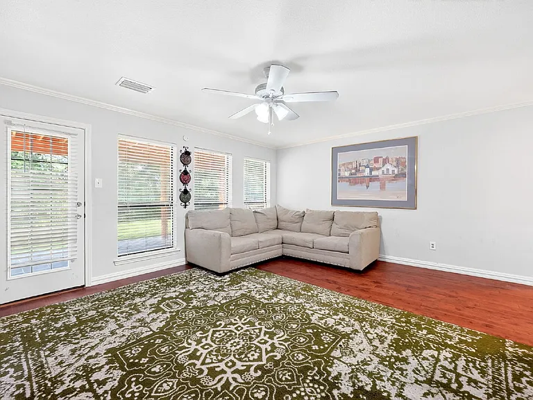 310 Overland Dr — Photo 6