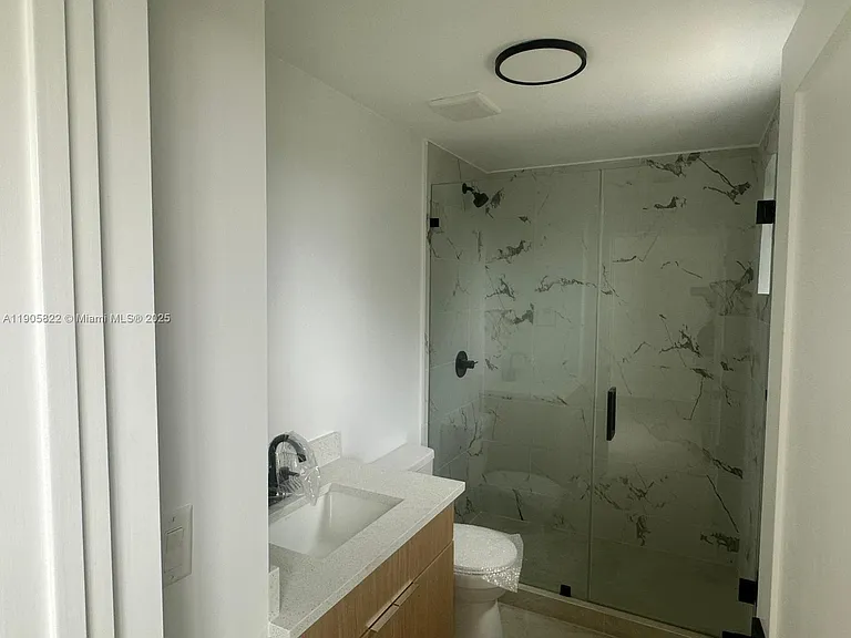 5423 NE Miami Ct #7 — Photo 7