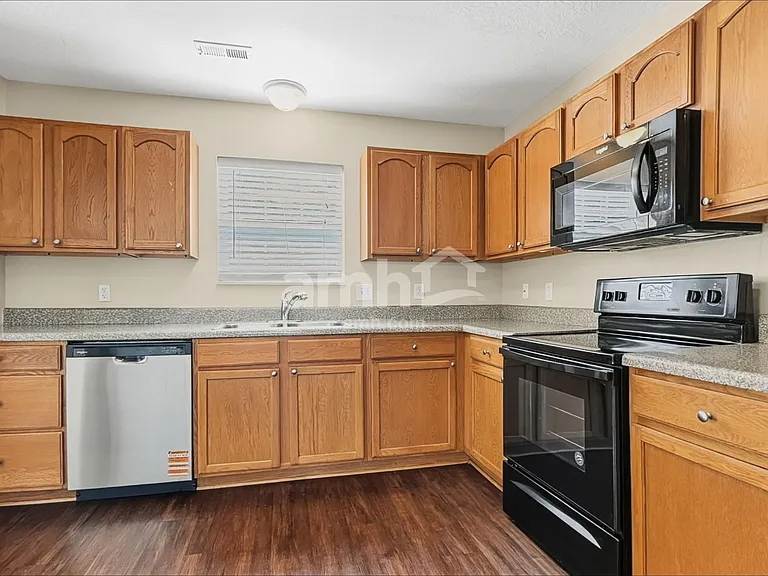 4449 Oakbank Ln — Photo 4