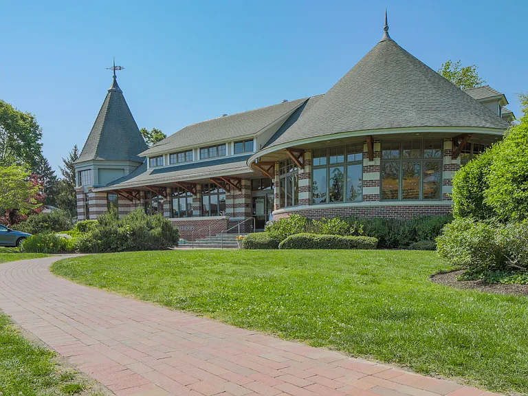 Cos Cob Library