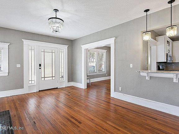 2nd image of 1215 HOLLYWOOD Avenue