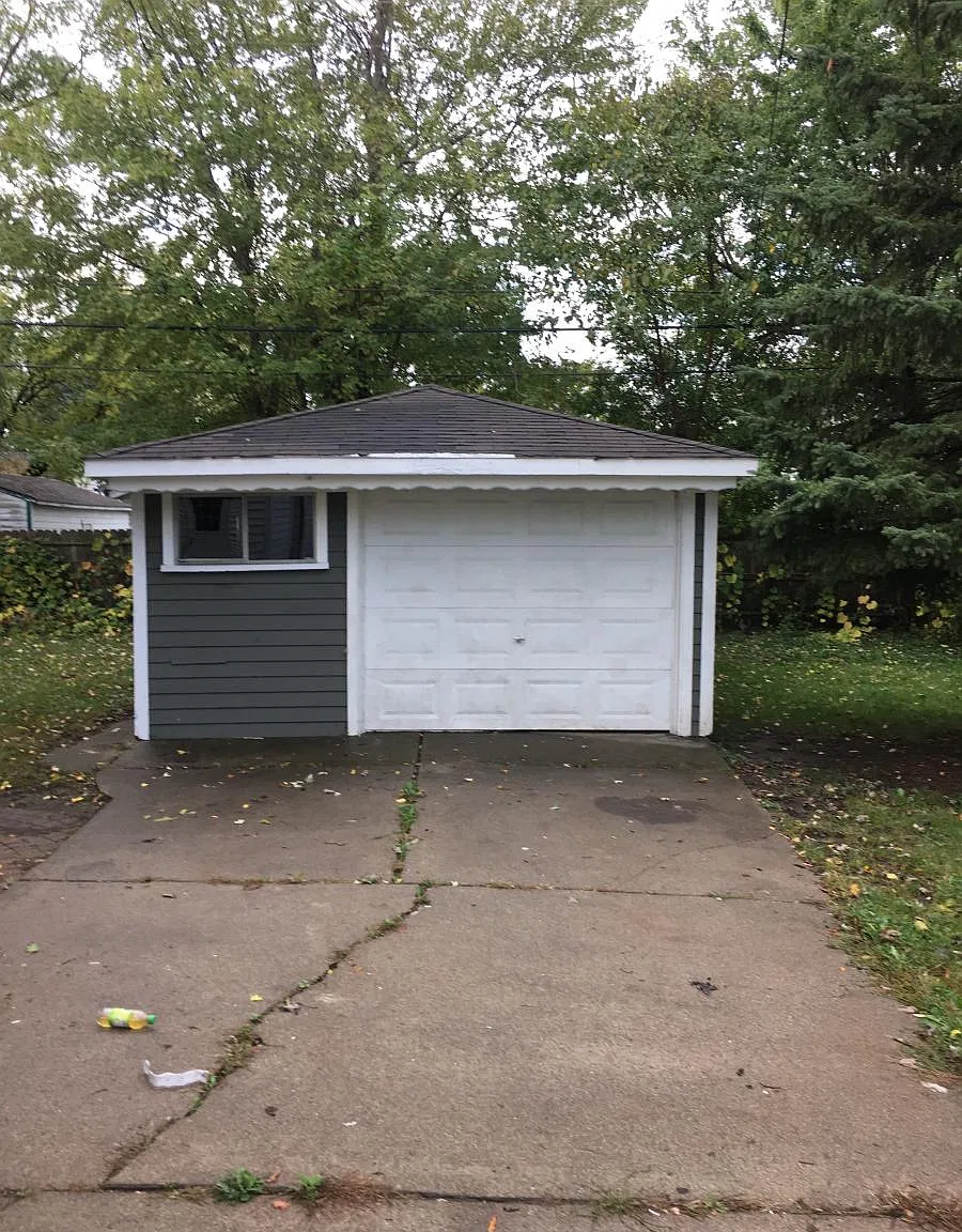 4 bed, 997 sqft, $1,400 — Photo 2