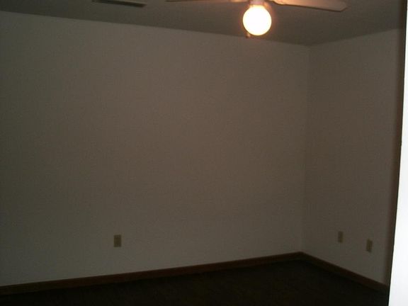 all 4 bedrooms have ceiling fans
